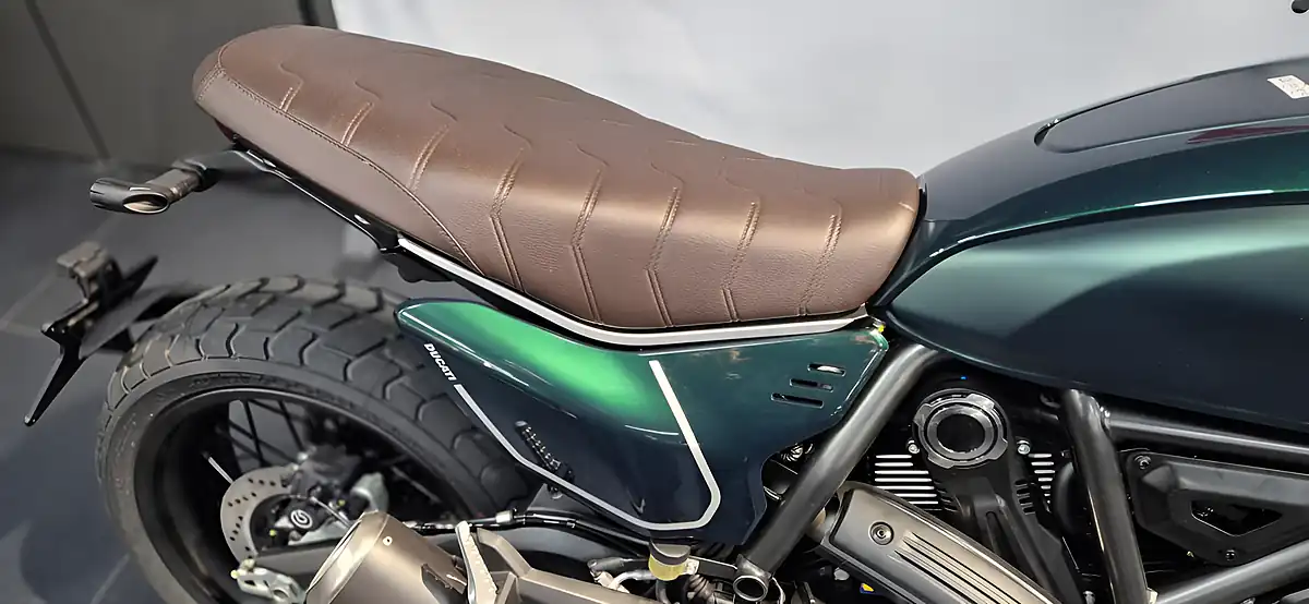 Used 2027 Ducati Scrambler Nightshift Emerald Green - Interior and Exterior details 5