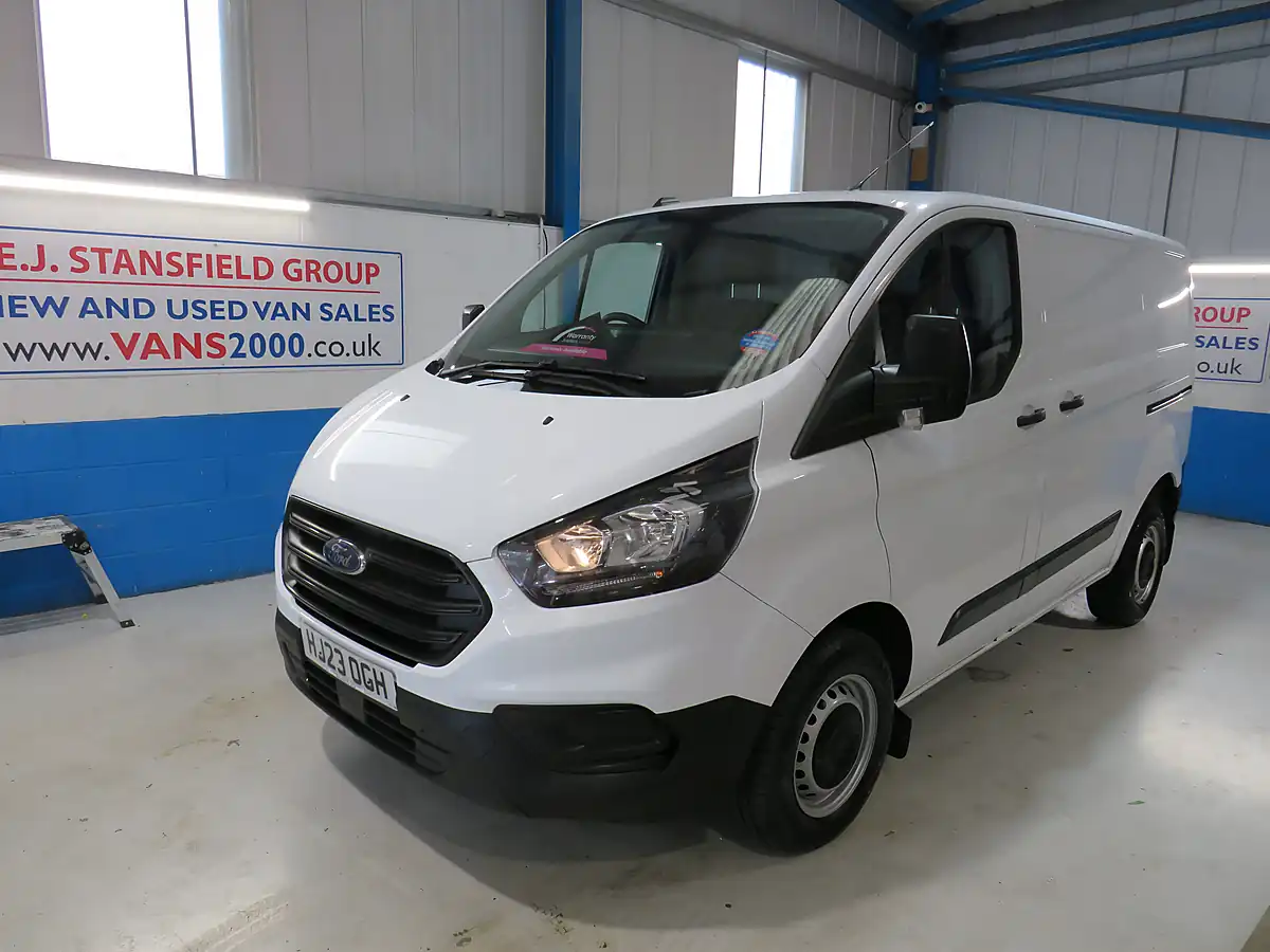 Used 2027 Ford Transit 280 L1 White - Front View
