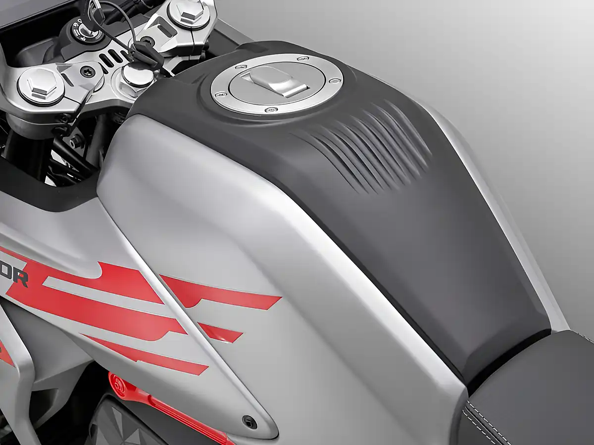Used 2027 Qjmotor Srk 125 E Red / Silver - Interior and Exterior details 8