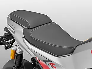 Used 2027 Qjmotor Srk 125 E Red / Silver - Interior and Exterior details 9