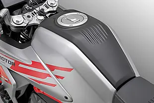 Used 2027 Qjmotor Srk 125 E Red / Silver - Interior and Exterior details 4