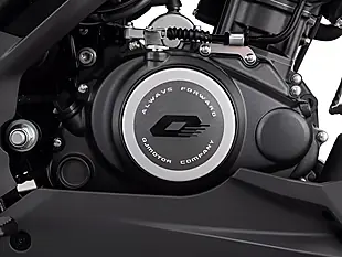Used 2027 Qjmotor Srk 125 J Red - Interior and Exterior details 2
