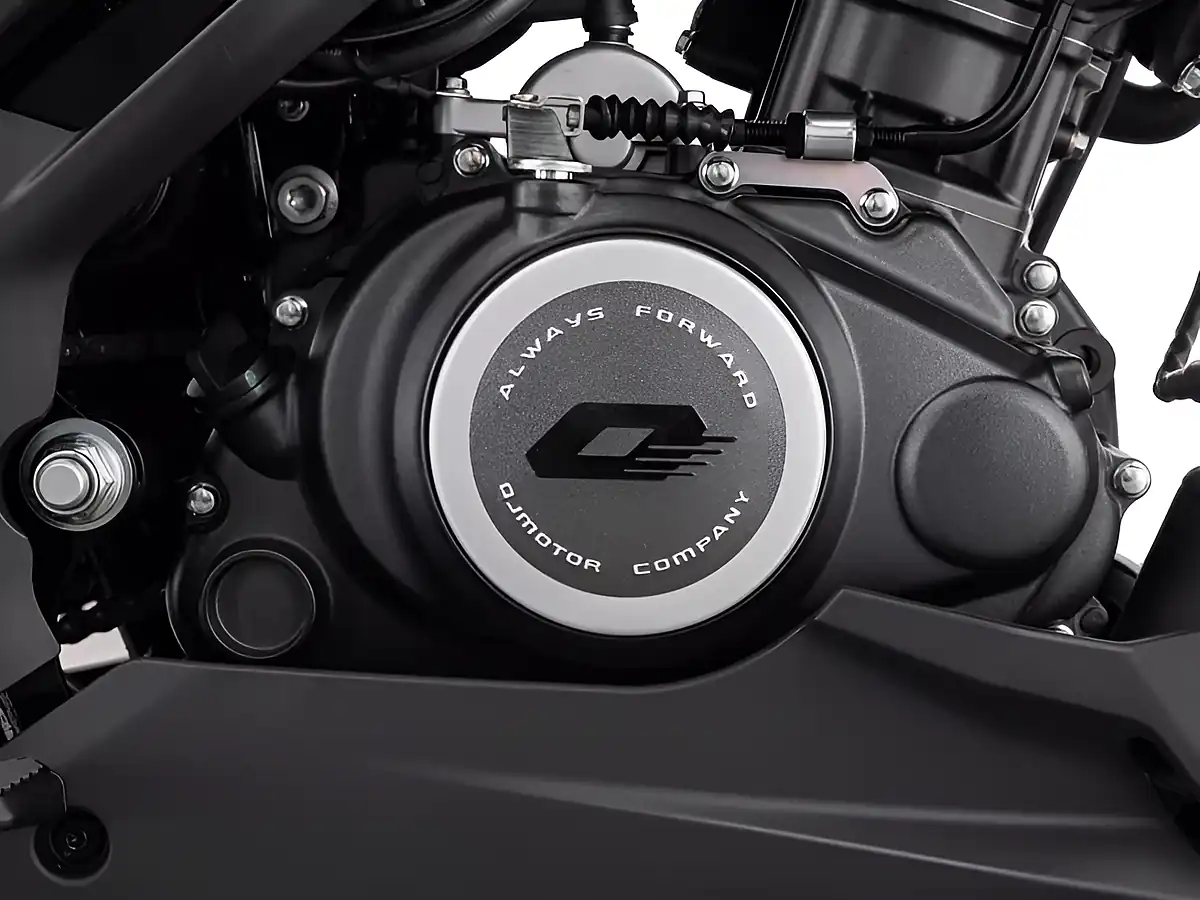 Used 2027 Qjmotor Srk 125 J Red - Interior and Exterior details 2