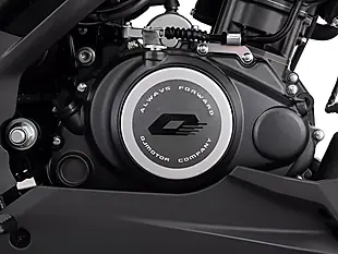 Used 2027 Qjmotor Srk 125 J Red - Interior and Exterior details 2