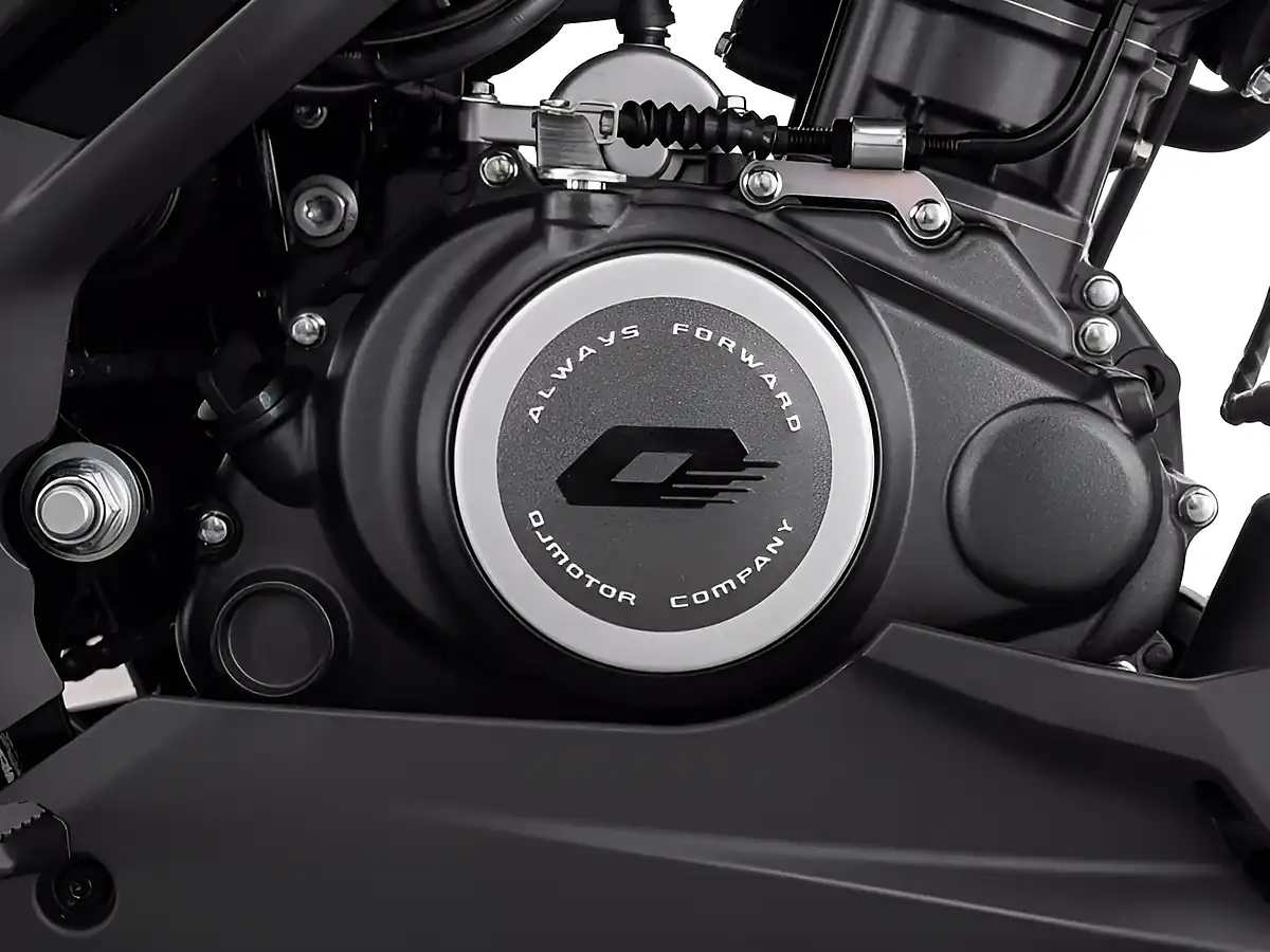 Used 2027 Qjmotor Srk 125 J Red - Interior and Exterior details 2