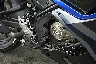 Used 2027 Qjmotor Srk 125 R Red/Silver - Interior and Exterior details 13