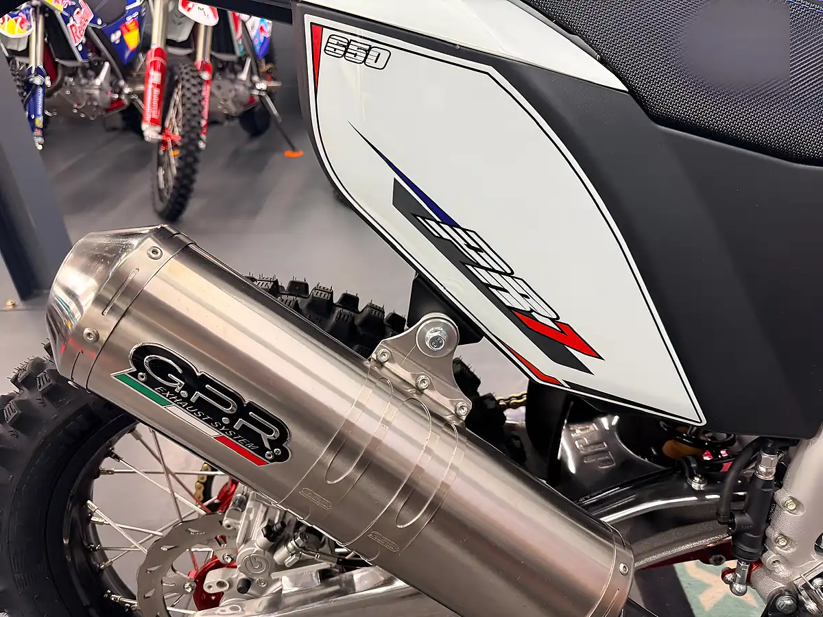 Used Ajp PR7 Adventure - Interior and Exterior details 6
