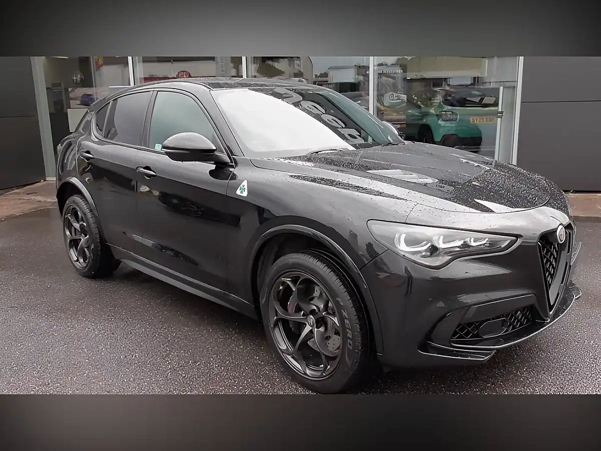 Used Alfa Romeo Stelvio Quadrifoglio Black - Interior and Exterior details 3