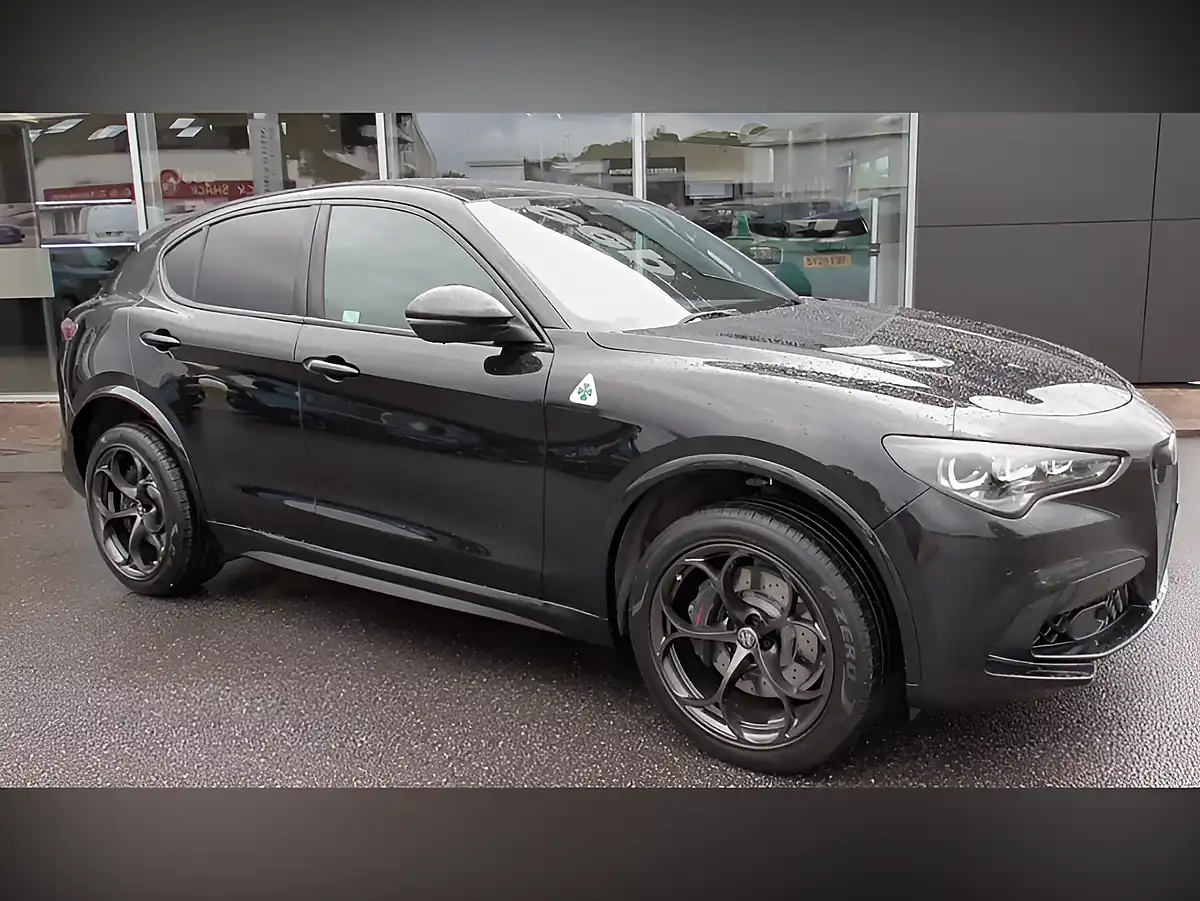 Used Alfa Romeo Stelvio Quadrifoglio Black - Interior and Exterior details 5