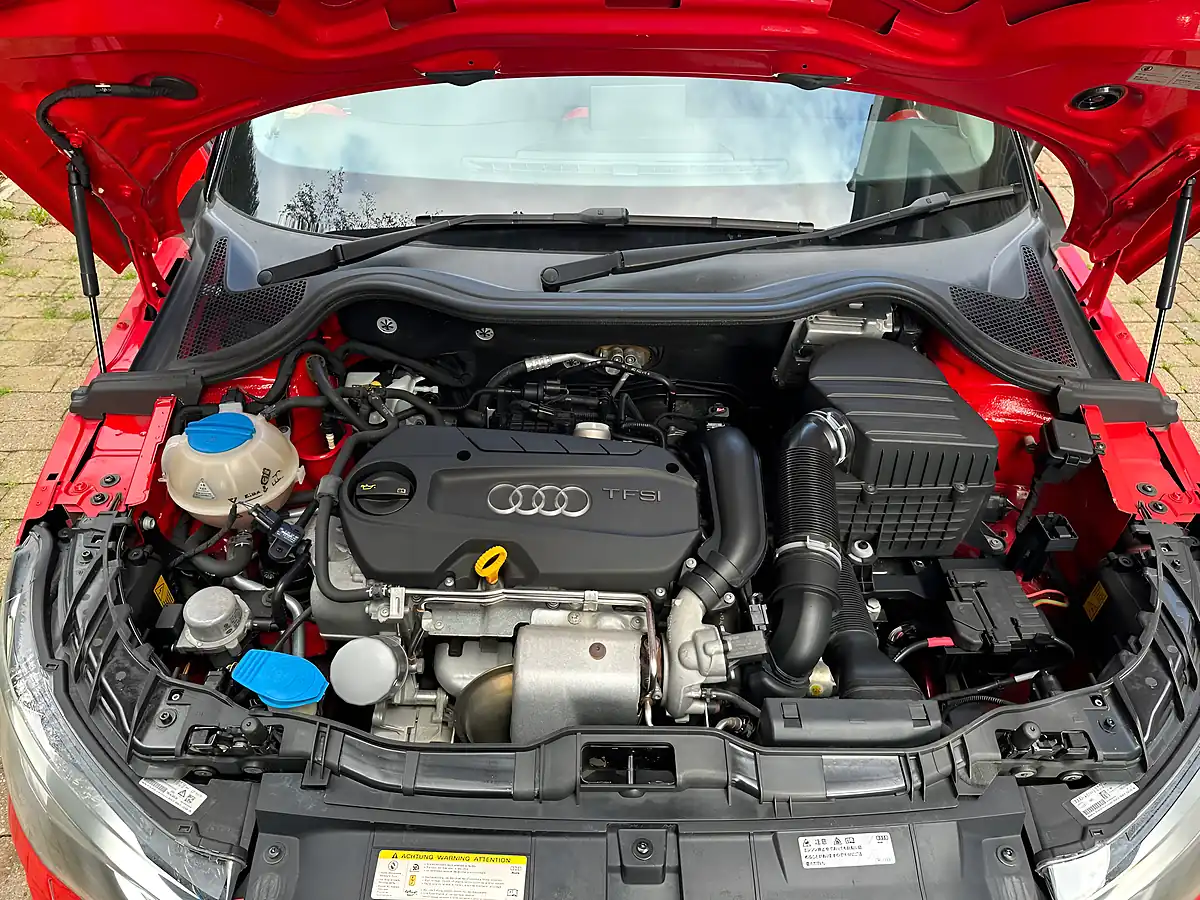 Used Audi A1 S-Line Red - Interior and Exterior details 17