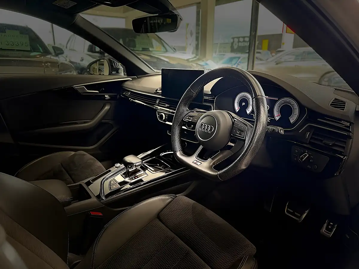 Used Audi A4 Avant Black Edition - Interior and Exterior details 14