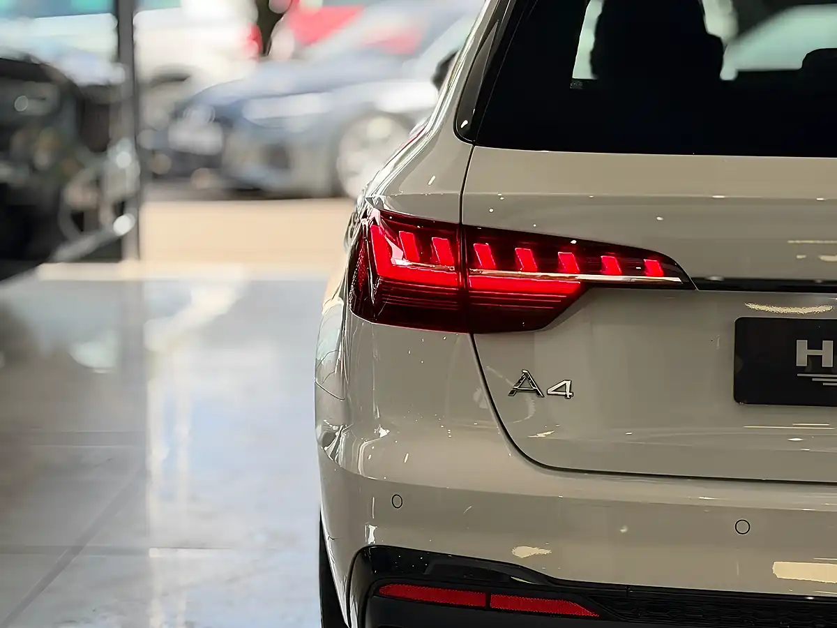 Used Audi A4 Avant Black Edition - Interior and Exterior details 8