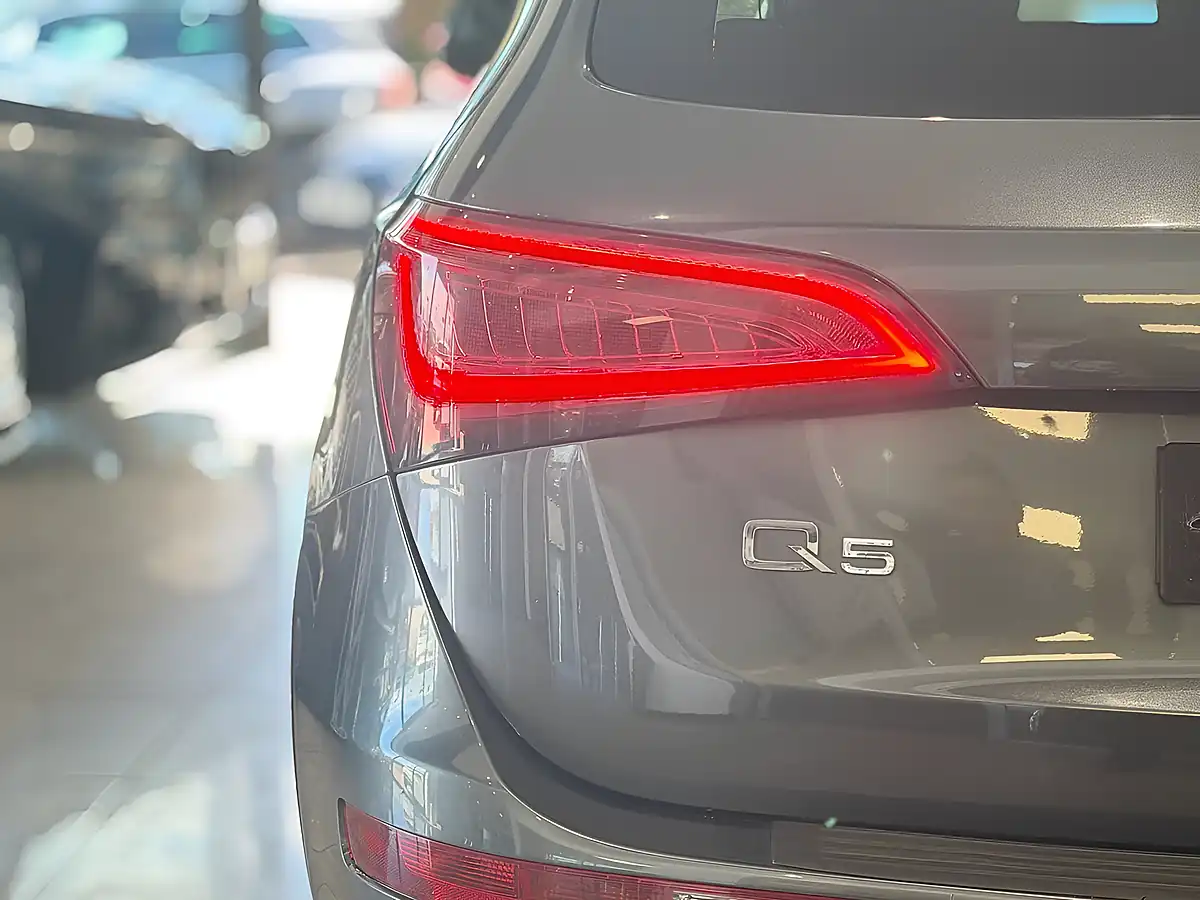 Used Audi Q5 S Line Plus - Interior and Exterior details 7