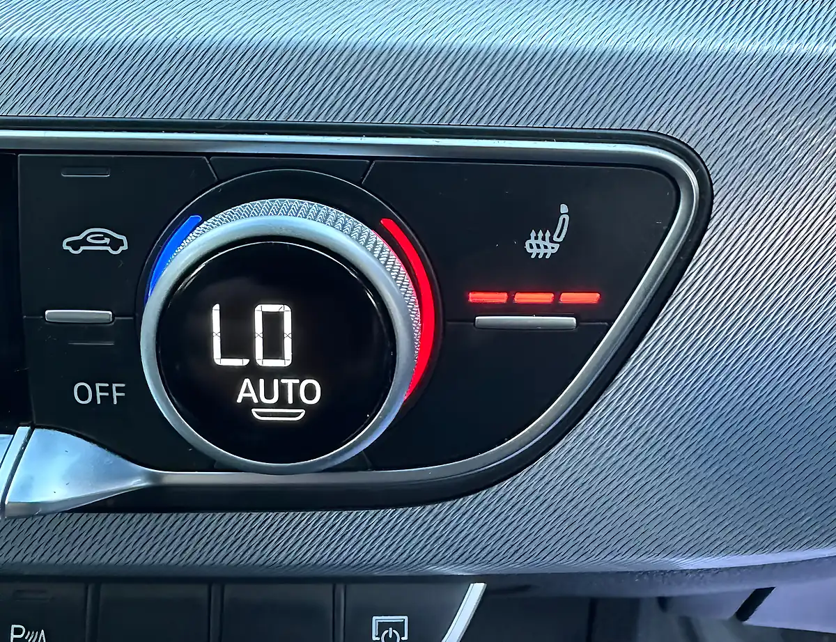 Used Audi Ultra Sport With Leather Silver - Interior and Exterior details 6