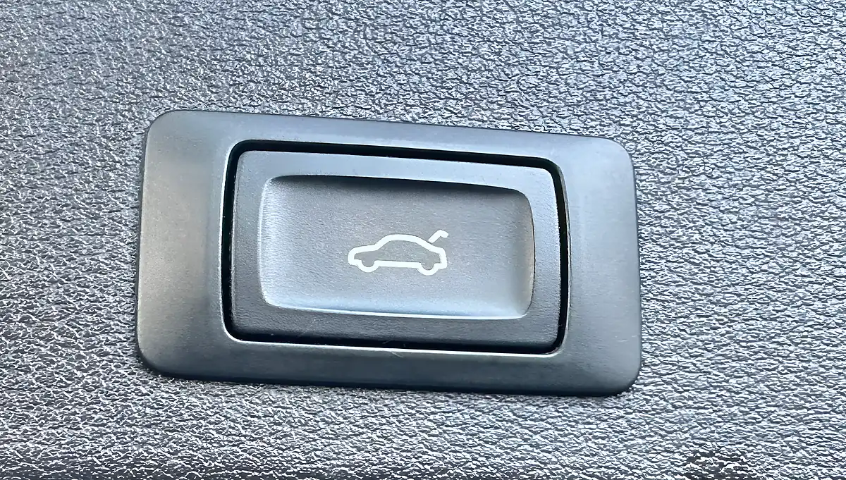 Used Audi Ultra Sport With Leather Silver - Interior and Exterior details 7