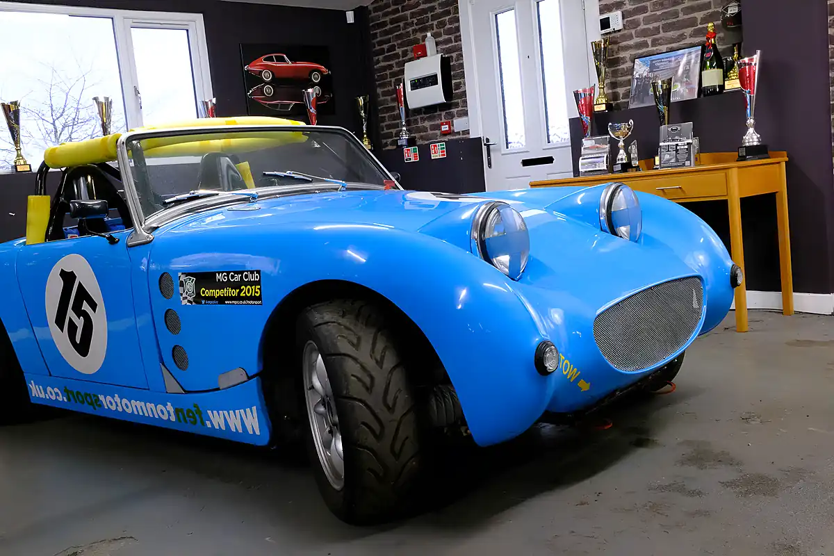 Used Austin Healey Sprite Frogeye White - Interior and Exterior details 12