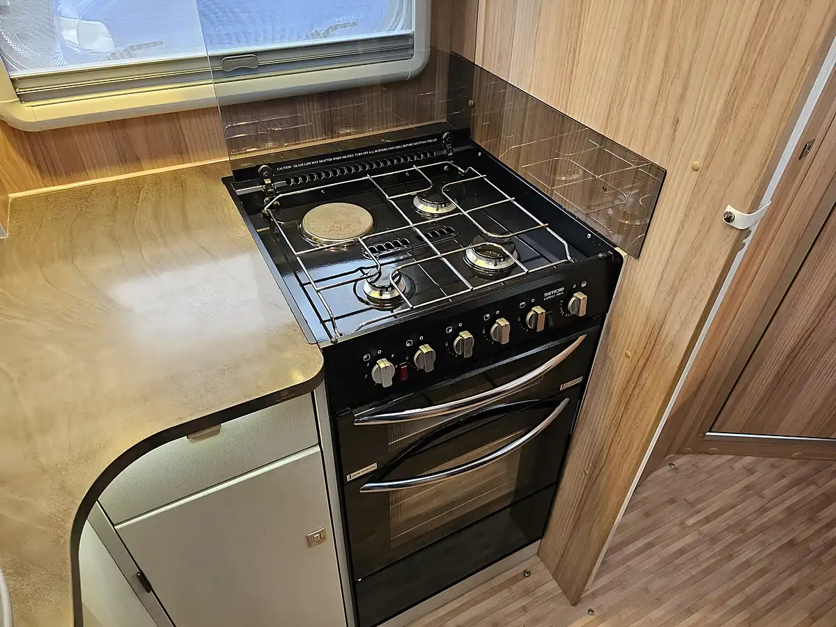 Used Bailey Approach Autograph 740 Low Profile 4 Berth Nero Black - Interior and Exterior details 13