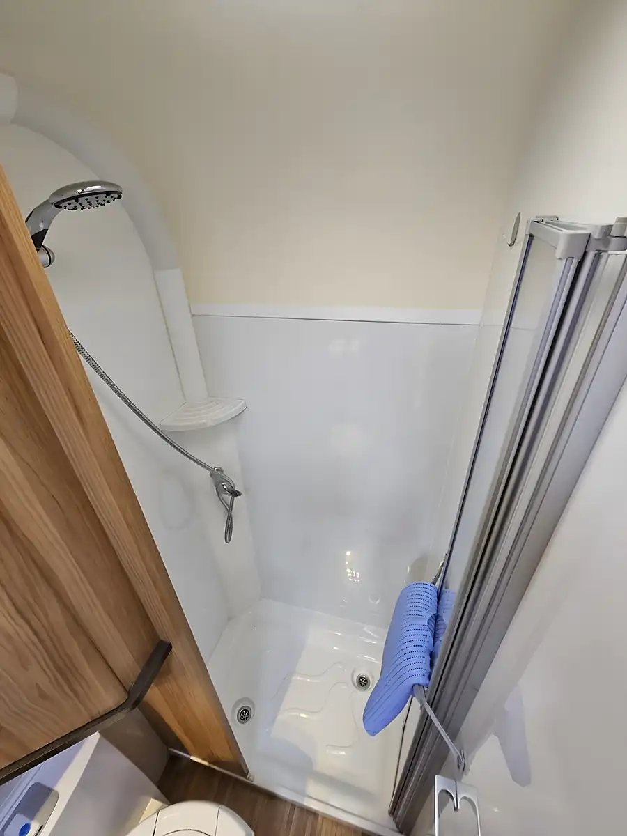 Used Bailey Approach Autograph 740 Low Profile 4 Berth Nero Black - Interior and Exterior details 19