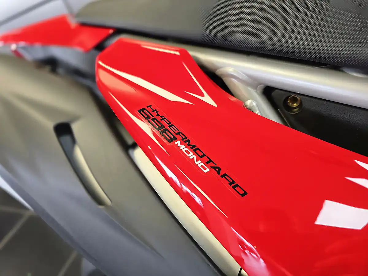 Used Ducati Hypermotard Mono Red - Interior and Exterior details 7