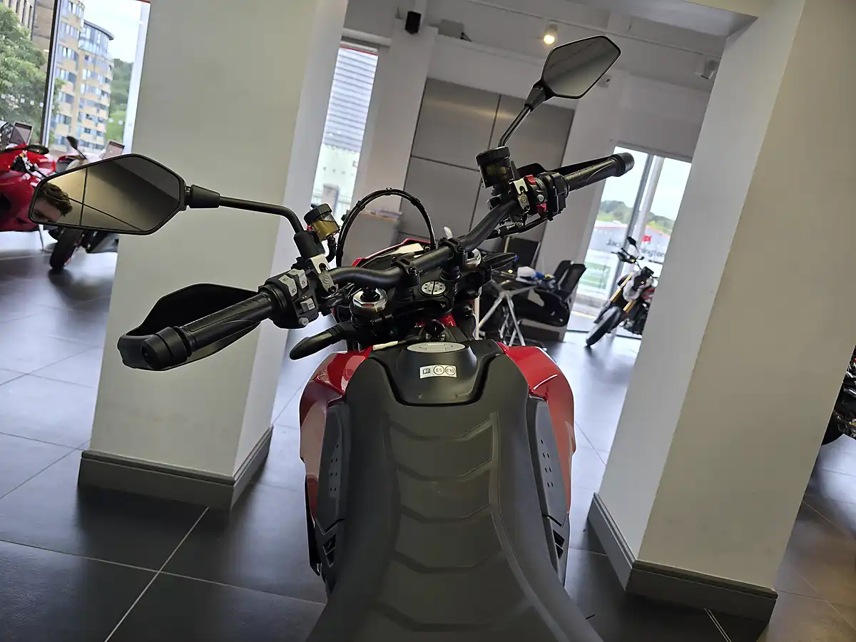 Used Ducati Hypermotard Mono Red - Interior and Exterior details 9
