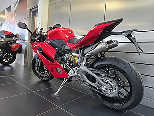Used Ducati Panigale V2 Red - Interior and Exterior details 13