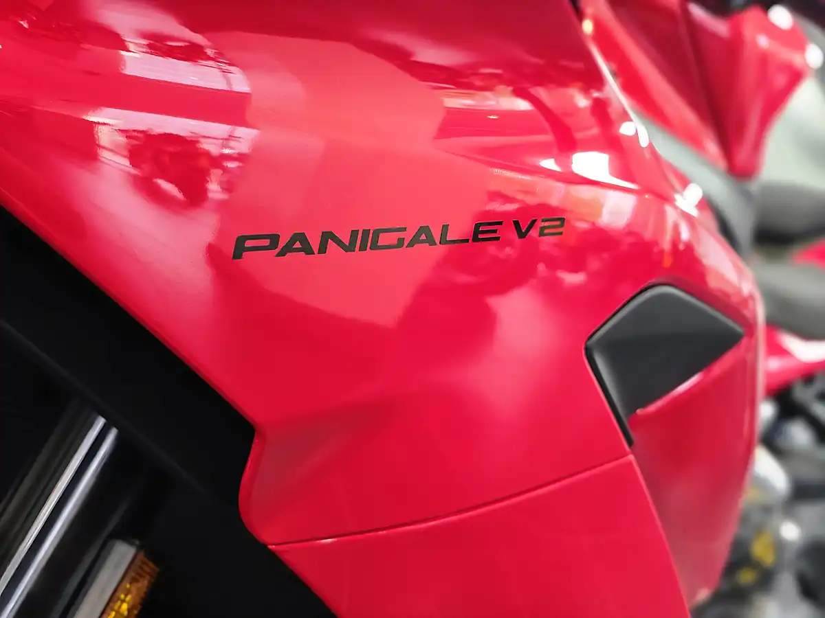 Used Ducati Panigale V2 Red - Interior and Exterior details 15