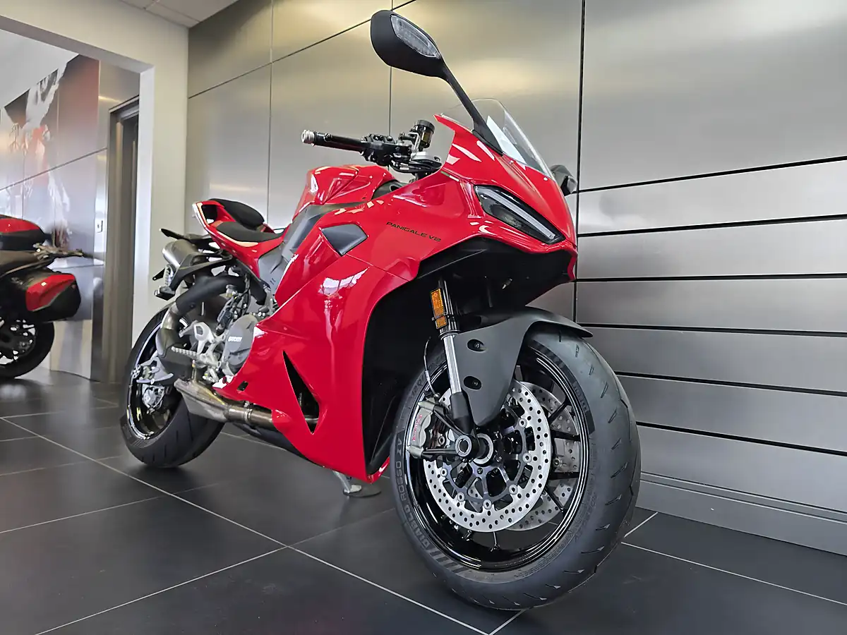 Used Ducati Panigale V2 Red - Interior and Exterior details 2