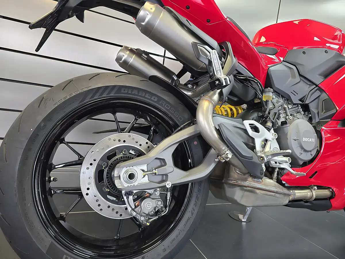 Used Ducati Panigale V2 Red - Interior and Exterior details 6