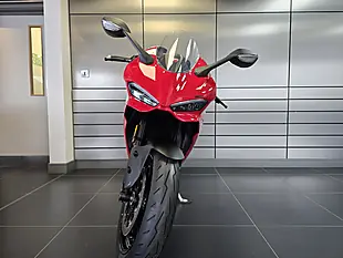 Used Ducati Panigale V2 Red - Interior and Exterior details 7