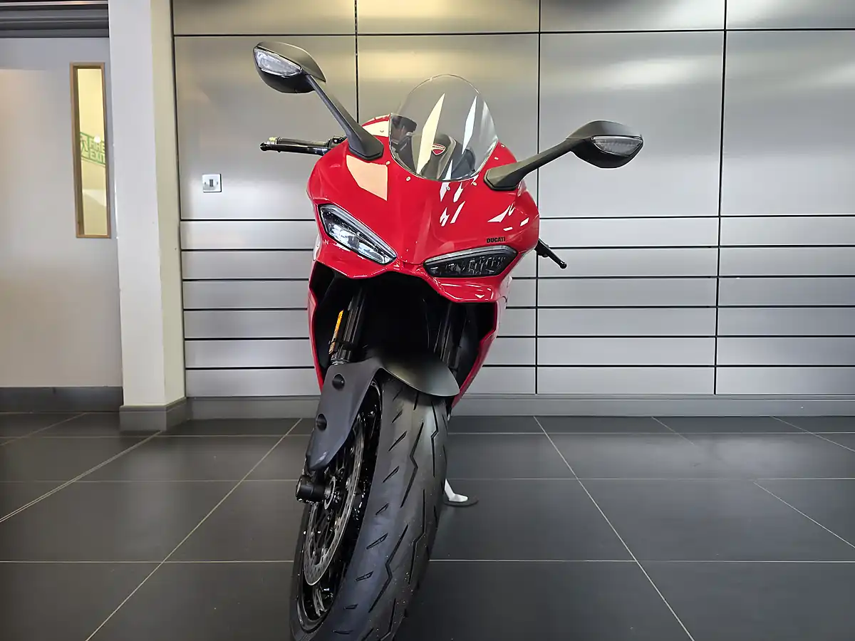 Used Ducati Panigale V2 Red - Interior and Exterior details 7