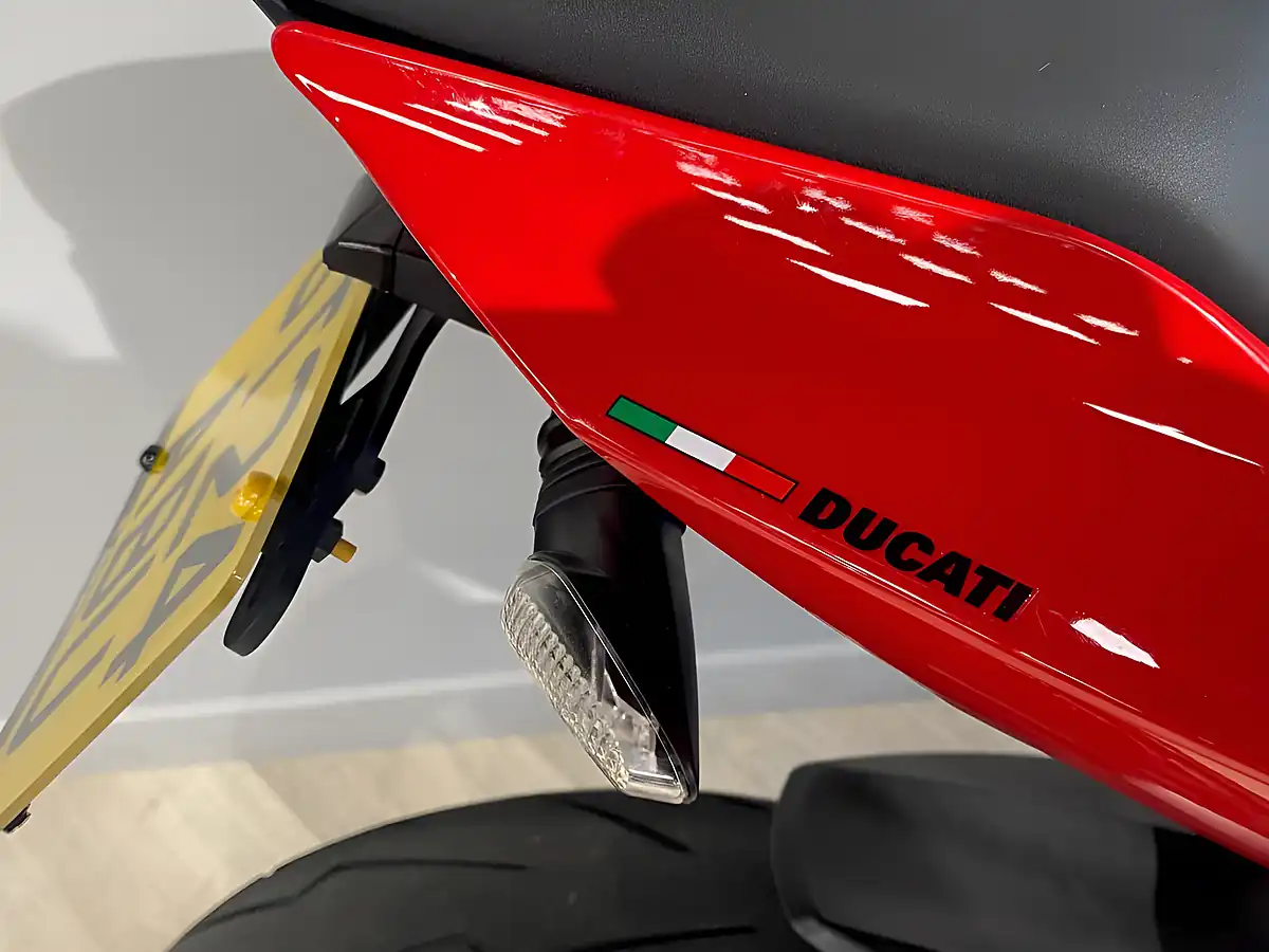 Used Ducati Streetfighter V2 - Interior and Exterior details 10