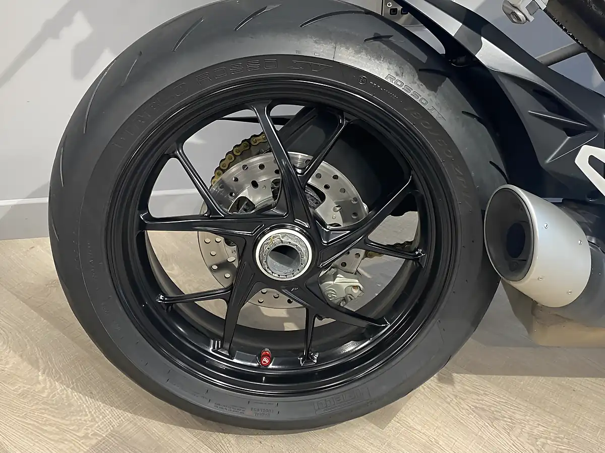 Used Ducati Streetfighter V2 - Interior and Exterior details 6