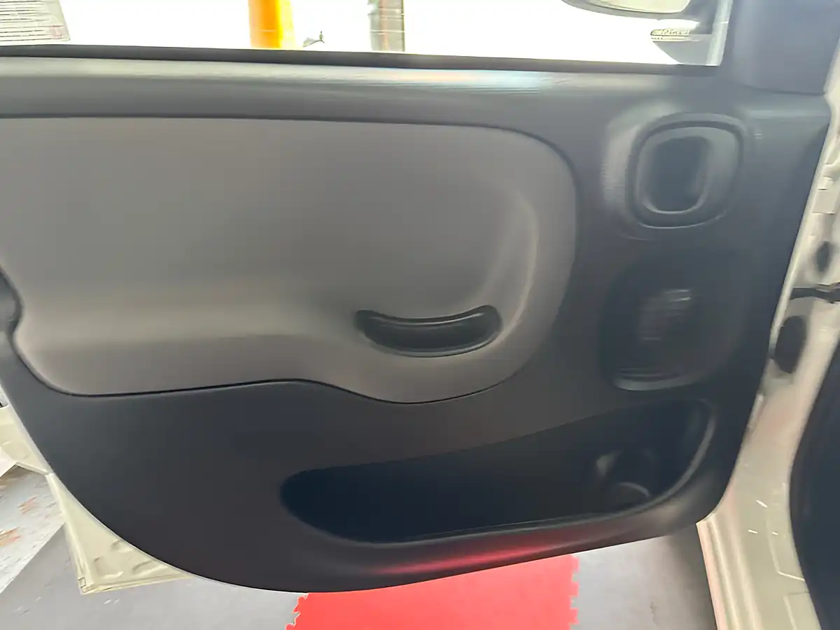 Used Fiat Panda Pop - Interior and Exterior details 12