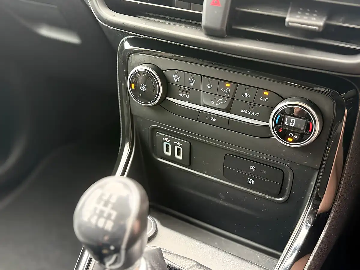 Used Ford Ecosport Titanium Magnetic Metallic - Interior and Exterior details 15