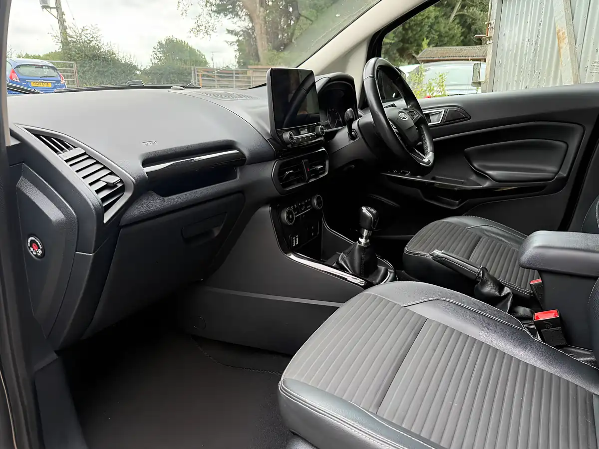 Used Ford Ecosport Titanium Magnetic Metallic - Interior and Exterior details 17
