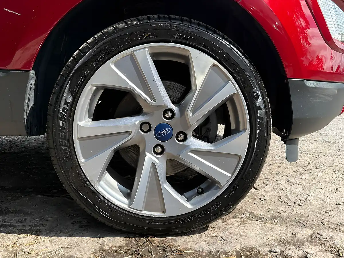 Used Ford Ecosport Titanium Ruby Red Metallic - Interior and Exterior details 12