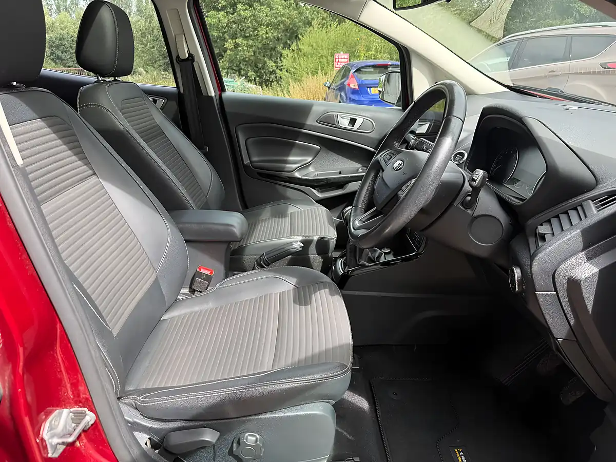 Used Ford Ecosport Titanium Ruby Red Metallic - Interior and Exterior details 13