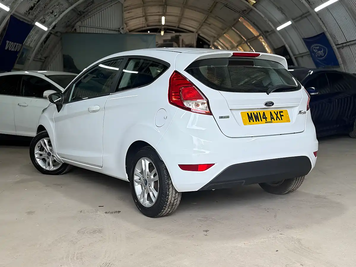 Used Ford Fiesta Zetec Frozen White - Interior and Exterior details 11