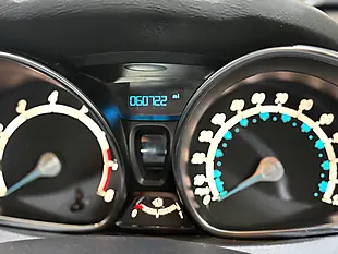 Used Ford Fiesta Zetec Frozen White - Interior and Exterior details 16