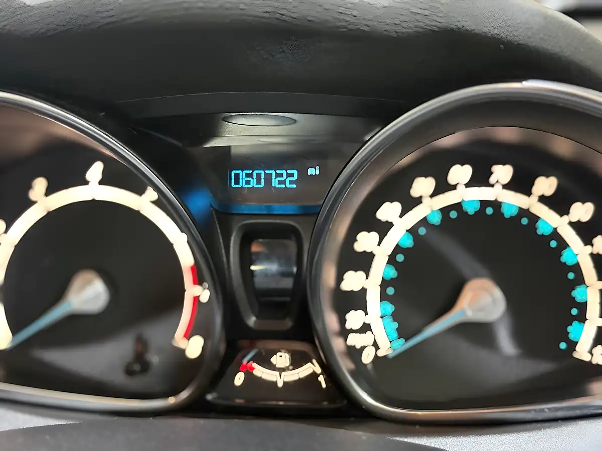 Used Ford Fiesta Zetec Frozen White - Interior and Exterior details 16