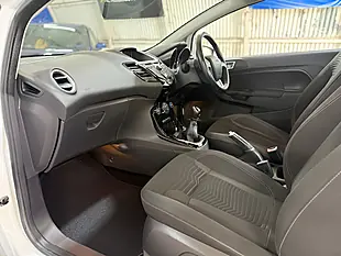Used Ford Fiesta Zetec Frozen White - Interior and Exterior details 17