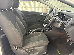 Used Ford Fiesta Zetec Frozen White - Interior and Exterior details 18