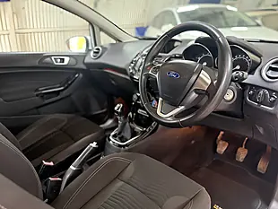 Used Ford Fiesta Zetec Frozen White - Interior and Exterior details 19