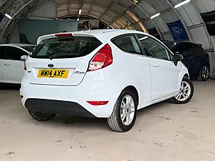 Used Ford Fiesta Zetec Frozen White - Interior and Exterior details 9