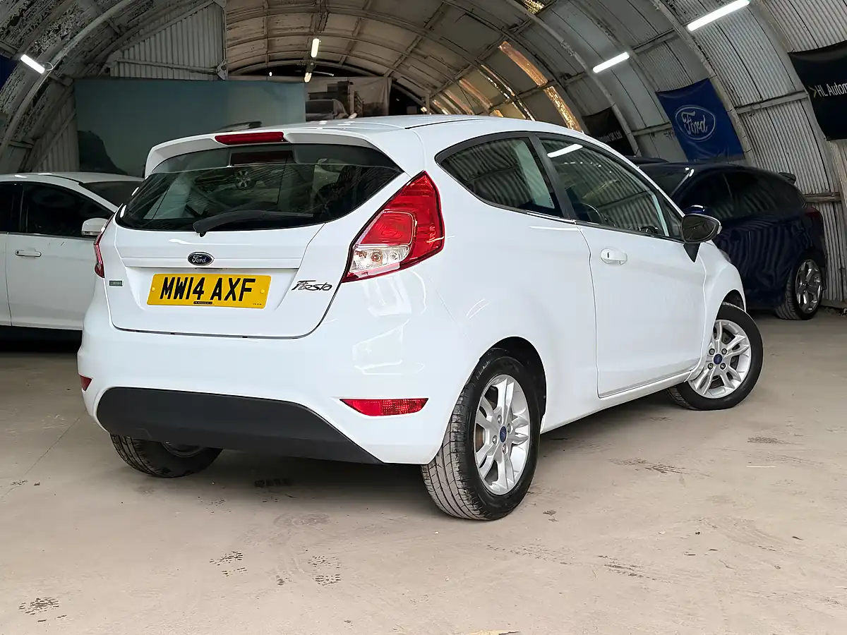 Used Ford Fiesta Zetec Frozen White - Interior and Exterior details 9