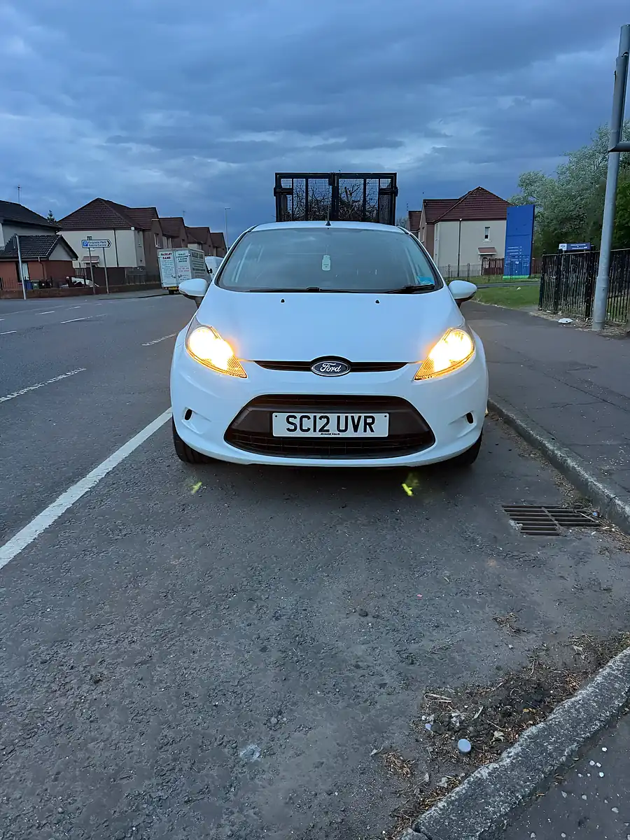 Used Ford Fiesta Zetec - Interior and Exterior details 4