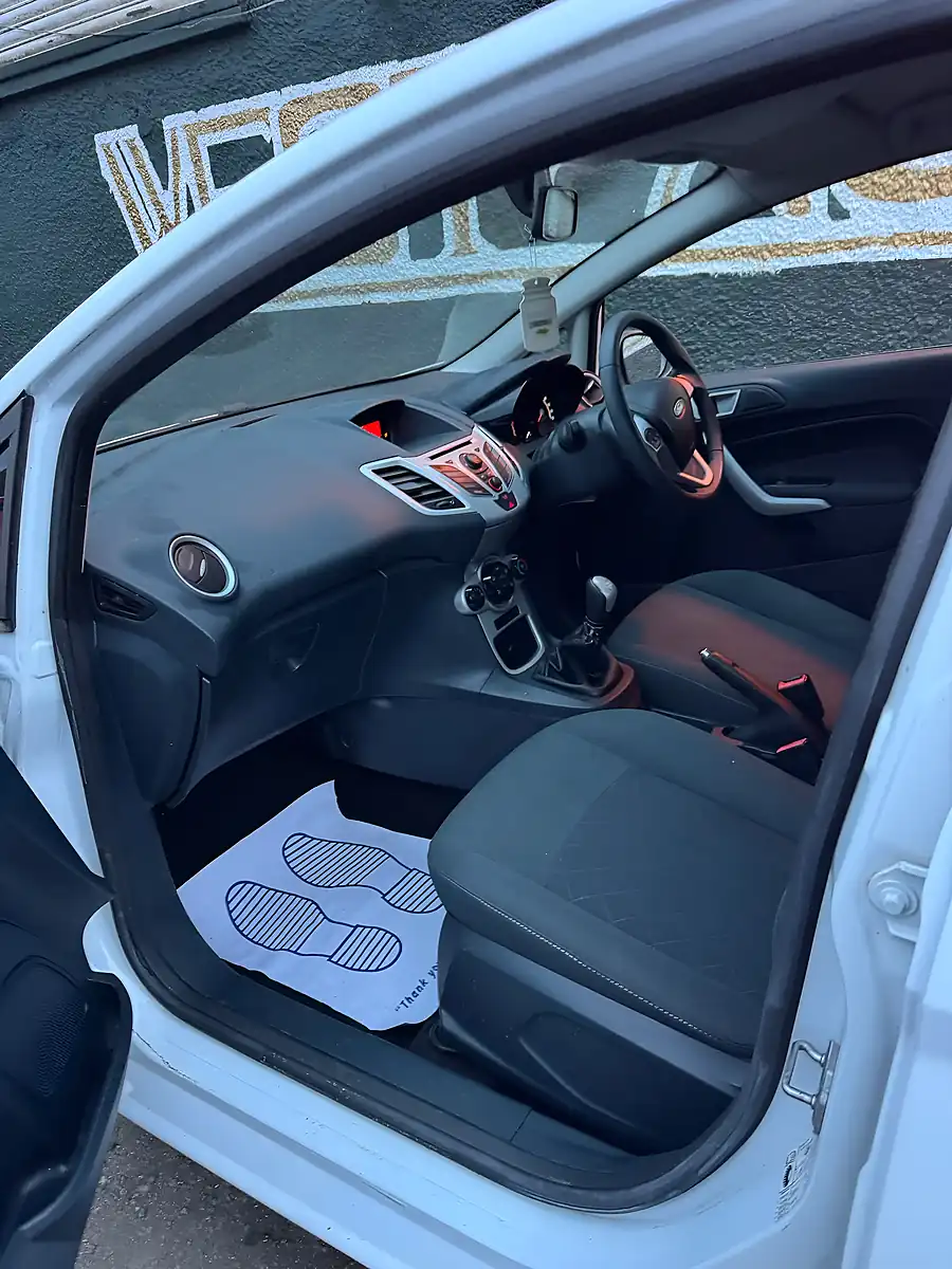 Used Ford Fiesta Zetec - Interior and Exterior details 5