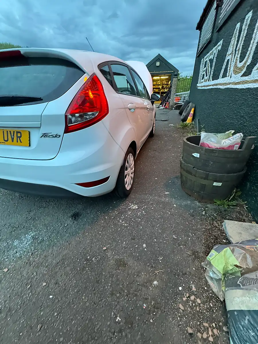 Used Ford Fiesta Zetec - Interior and Exterior details 8