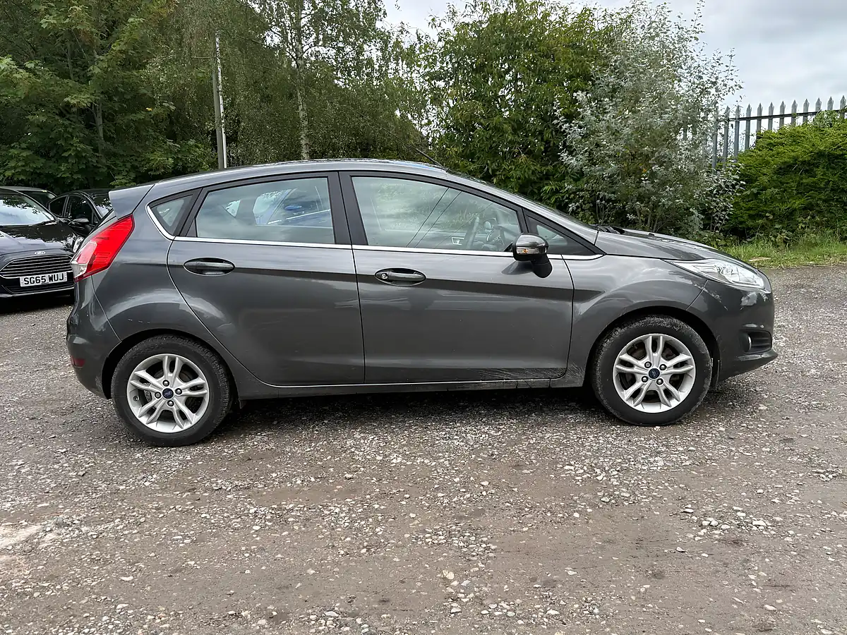 Used Ford Fiesta Zetec Magnetic Metallic - Interior and Exterior details 8