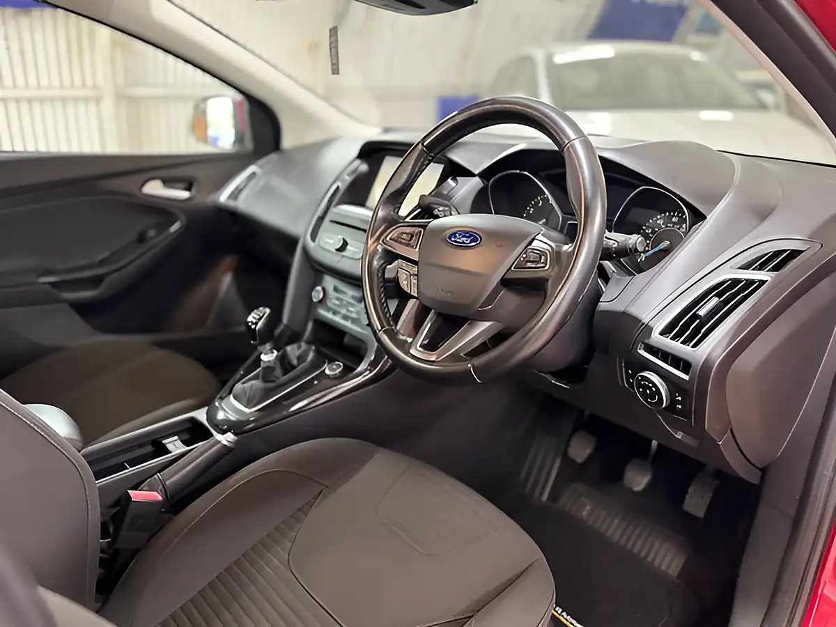 Used Ford Focus Titanium Candy Red - Interior and Exterior details 14